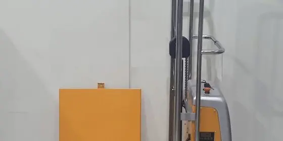 Elektrischer Lastenlift mit 0,4 t Hubwagen-Hebebühne (1,61 m) ansehen